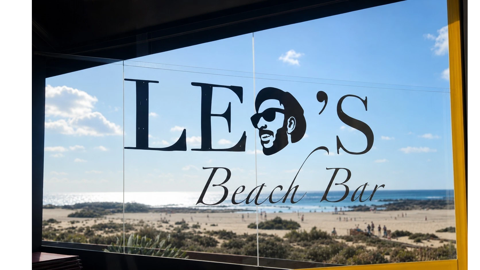 La terrasse de Leo’s Beach Bar avec vue sur la plage d’El Cotillo