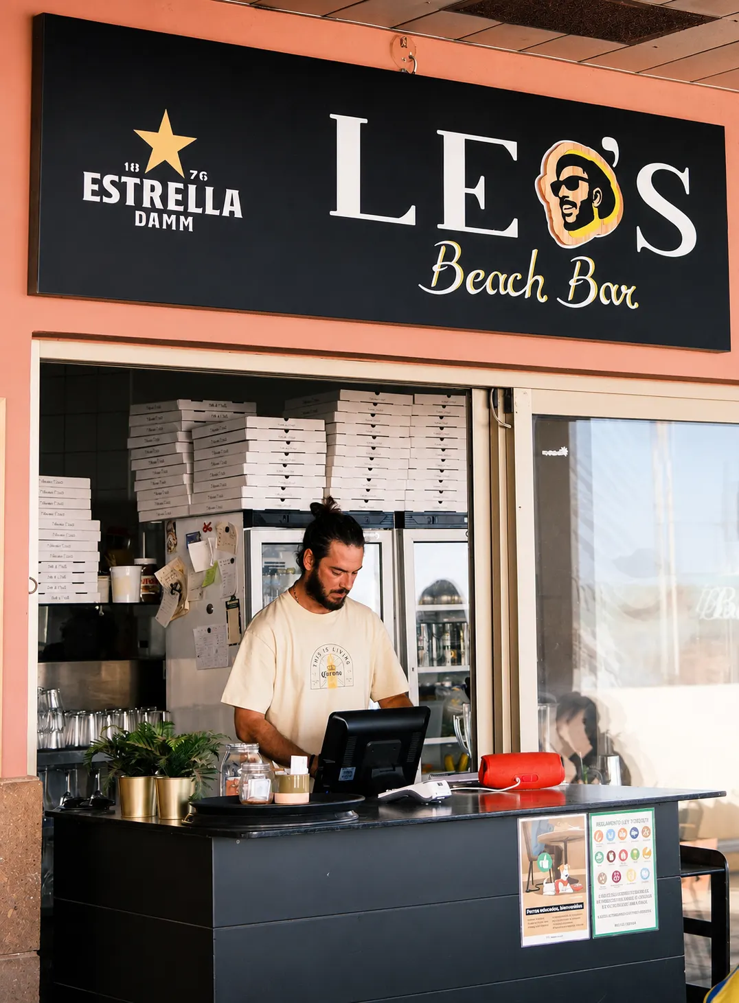 La terrasse de Leo’s Beach Bar avec vue sur la plage d’El Cotillo